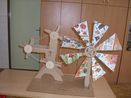 Obr. 16: Větrný mlýn s kolotočem