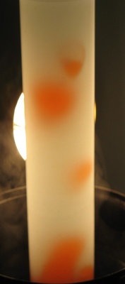 Obr. 1: Lávové lampy: c)&nbsp;model s isopropylalkoholem