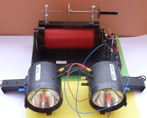 Obr. 10. Použití akumulátoru z přenosného reflektoru (H3 6 V / 20 W).