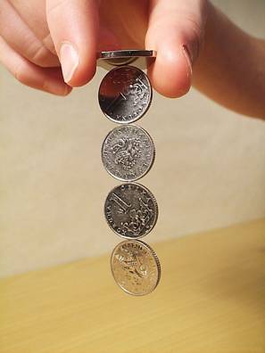 Zdenk Polk: Magnety - Obr. 6: etzek minc pod dvouplovm magnetem