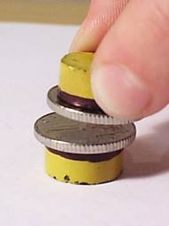 Zdenk Polk: Magnety - Obr.11: Magnety s mincemi se odpuzuj