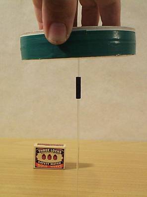 Zdenk Polk: Magnety - Obr. 3: elezn trubika vznejc se pod kruhovm magnetem